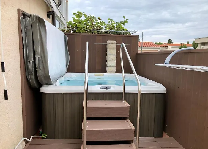 Pine & Oak With Shared Seasonal Hot Tub *