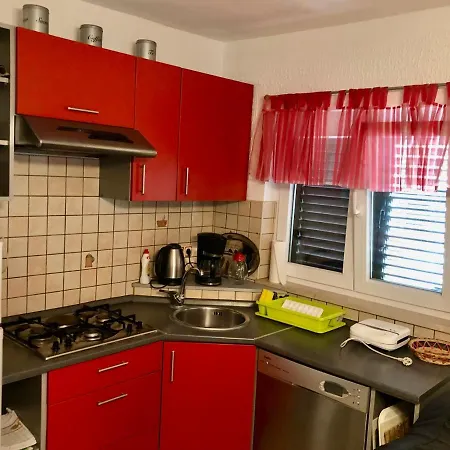 Pine & Oak With Shared Seasonal Hot Tub