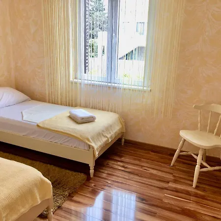 Apartman Pine & Oak With Shared Seasonal Hot Tub