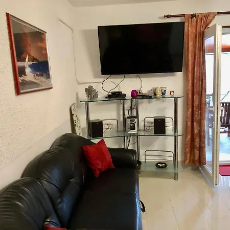 Pine & Oak With Shared Seasonal Hot Tub *