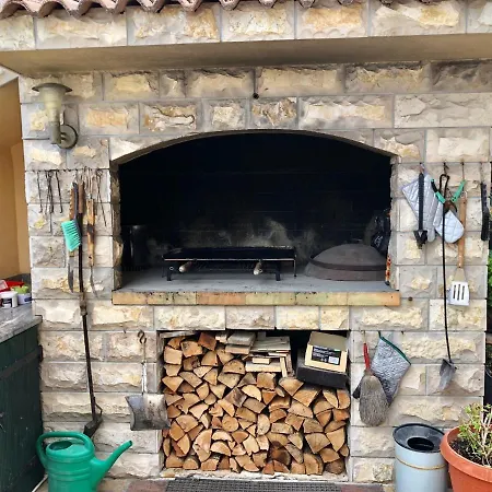 Pine & Oak With Shared Seasonal Hot Tub Privlaka (Zadar)