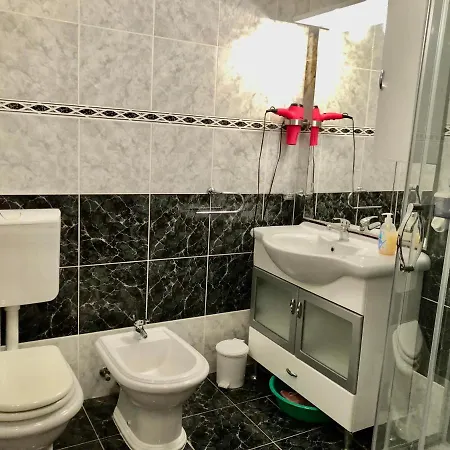 Pine & Oak With Shared Seasonal Hot Tub Privlaka (Zadar)