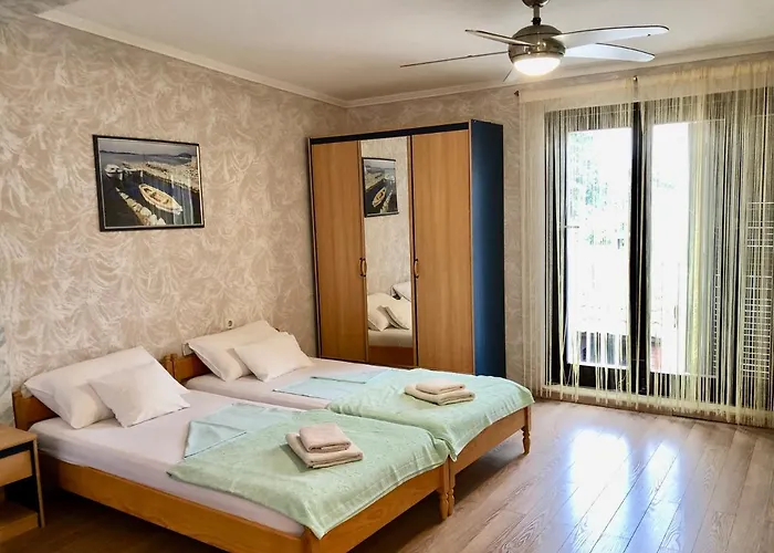 Apartament Pine & Oak With Shared Seasonal Hot Tub *