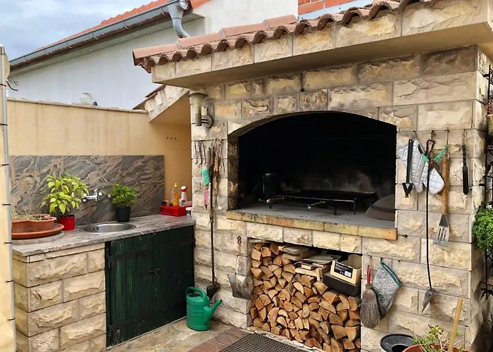 Apartman Pine & Oak With Shared Seasonal Hot Tub