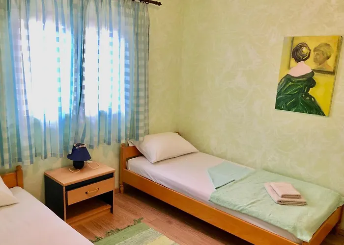 Pine & Oak With Shared Seasonal Hot Tub * Privlaka (Zadar)