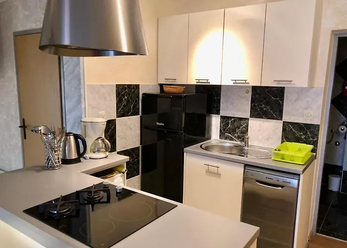 Pine & Oak With Shared Seasonal Hot Tub Privlaka (Zadar)