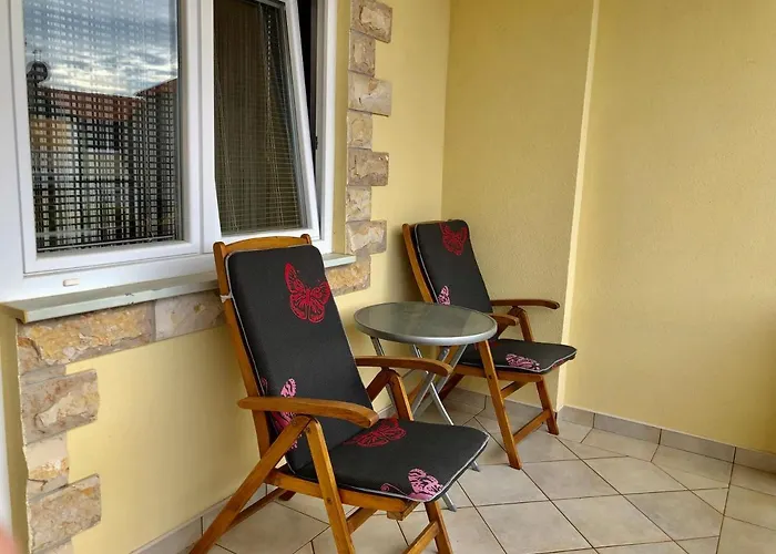 Pine & Oak With Shared Seasonal Hot Tub * Privlaka (Zadar)