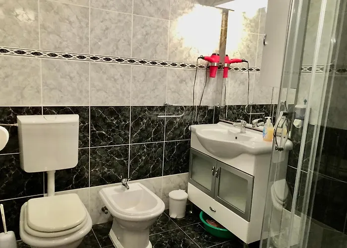 Pine & Oak With Shared Seasonal Hot Tub Privlaka (Zadar)