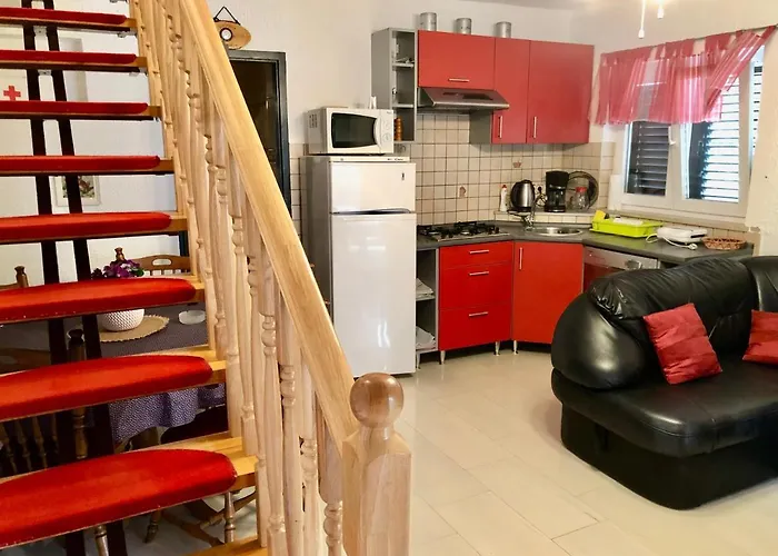 Pine & Oak With Shared Seasonal Hot Tub Privlaka (Zadar)