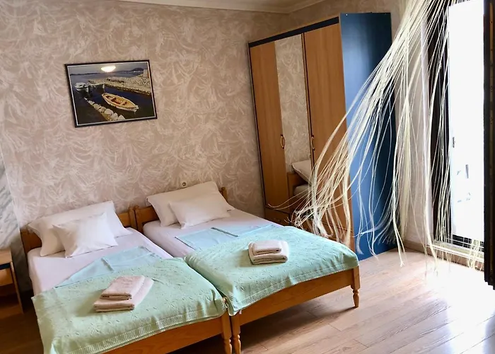 Pine & Oak With Shared Seasonal Hot Tub Apartman Privlaka (Zadar)