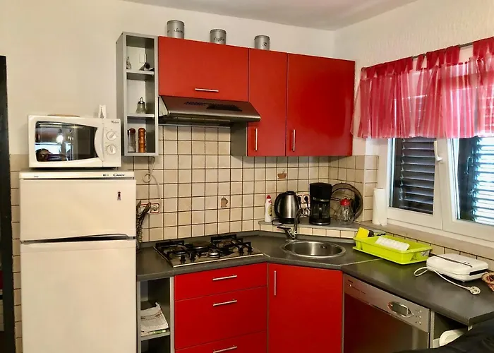 Pine & Oak With Shared Seasonal Hot Tub