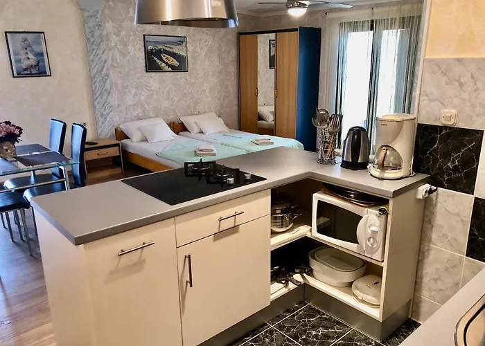 Pine & Oak With Shared Seasonal Hot Tub Apartament Privlaka (Zadar)