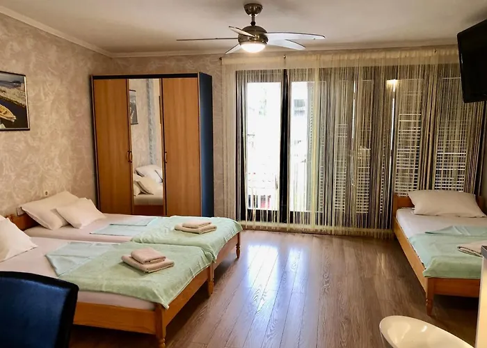 Pine & Oak With Shared Seasonal Hot Tub Apartament *