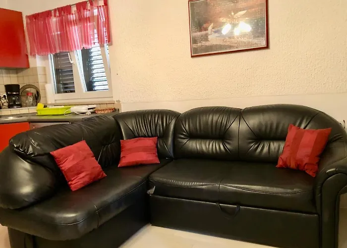 Pine & Oak With Shared Seasonal Hot Tub